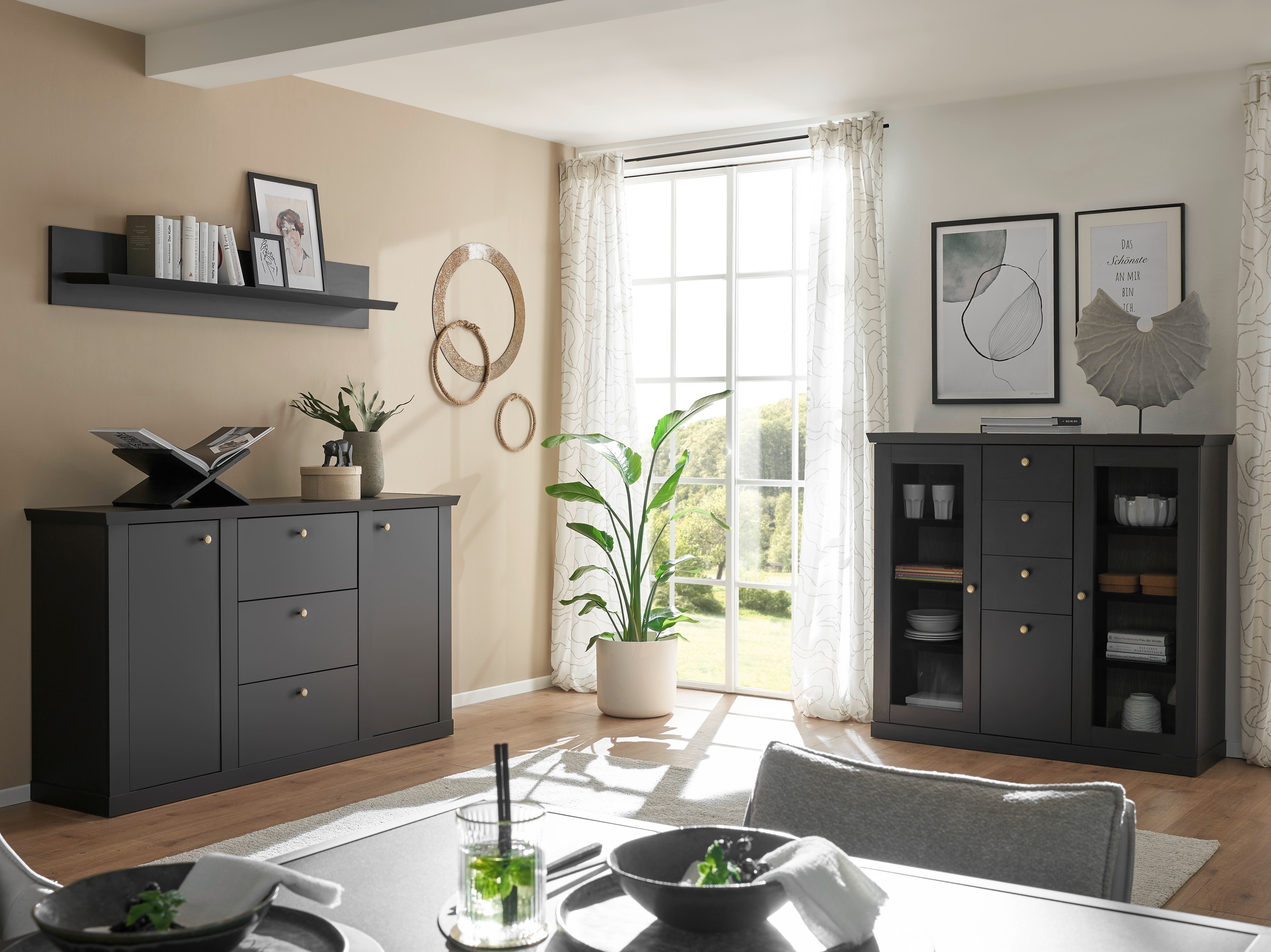 Colección de muebles Lirsero