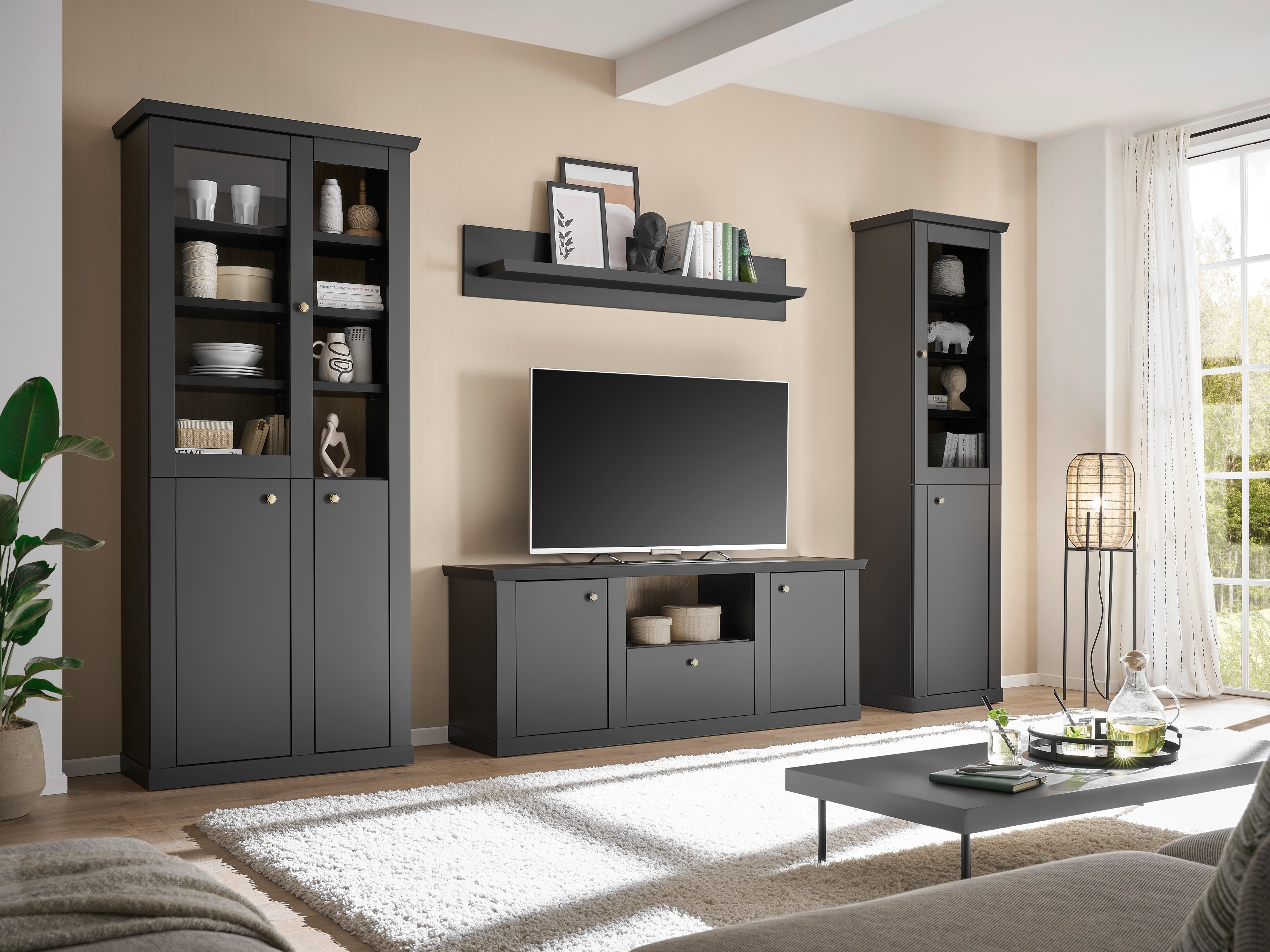 Colección de muebles Lirsero