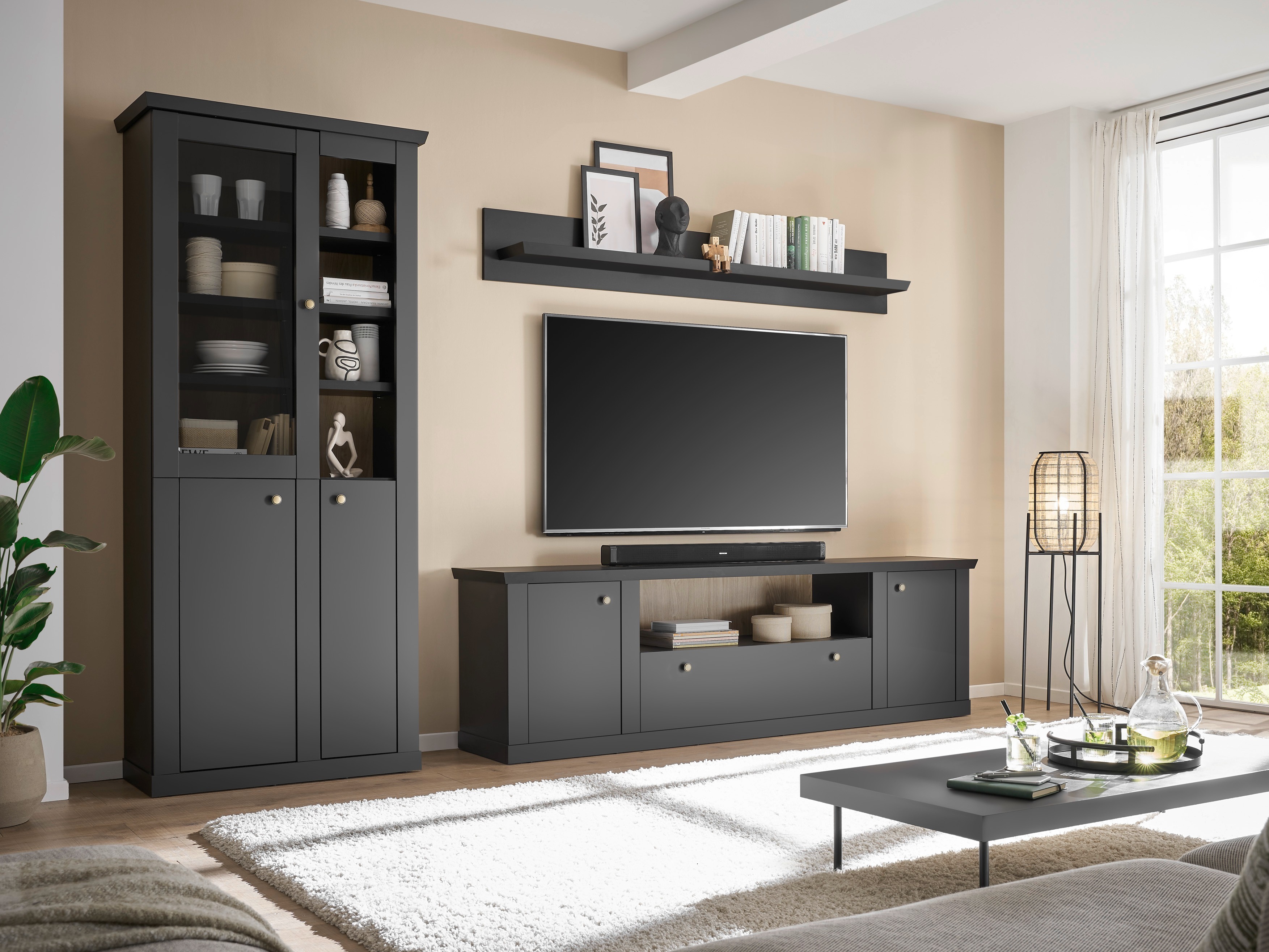 Colección de muebles Lirsero