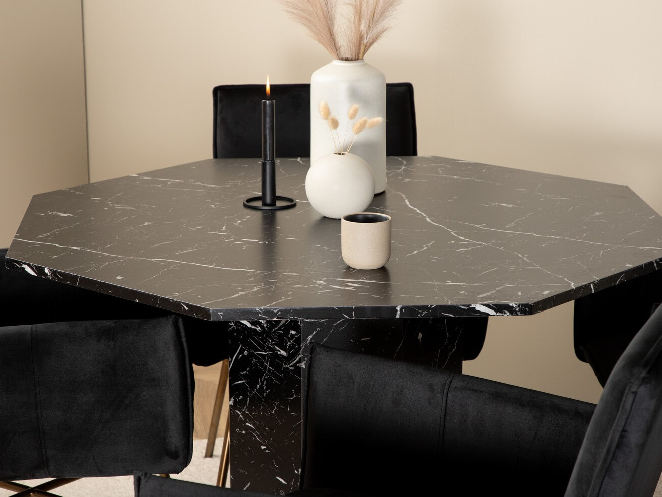 Conjunto de mesas y sillas para comedor Dallas 2618 (Negro + Latón)