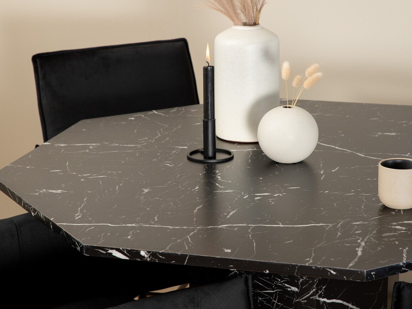 Conjunto de mesas y sillas para comedor Dallas 2618 (Negro + Latón)