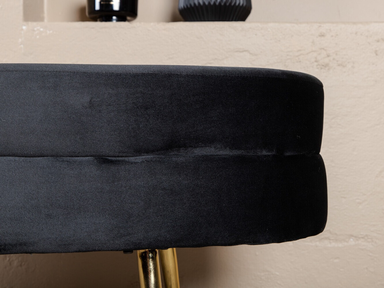 Banco tapizado Dallas 2920 (Negro + Latón)