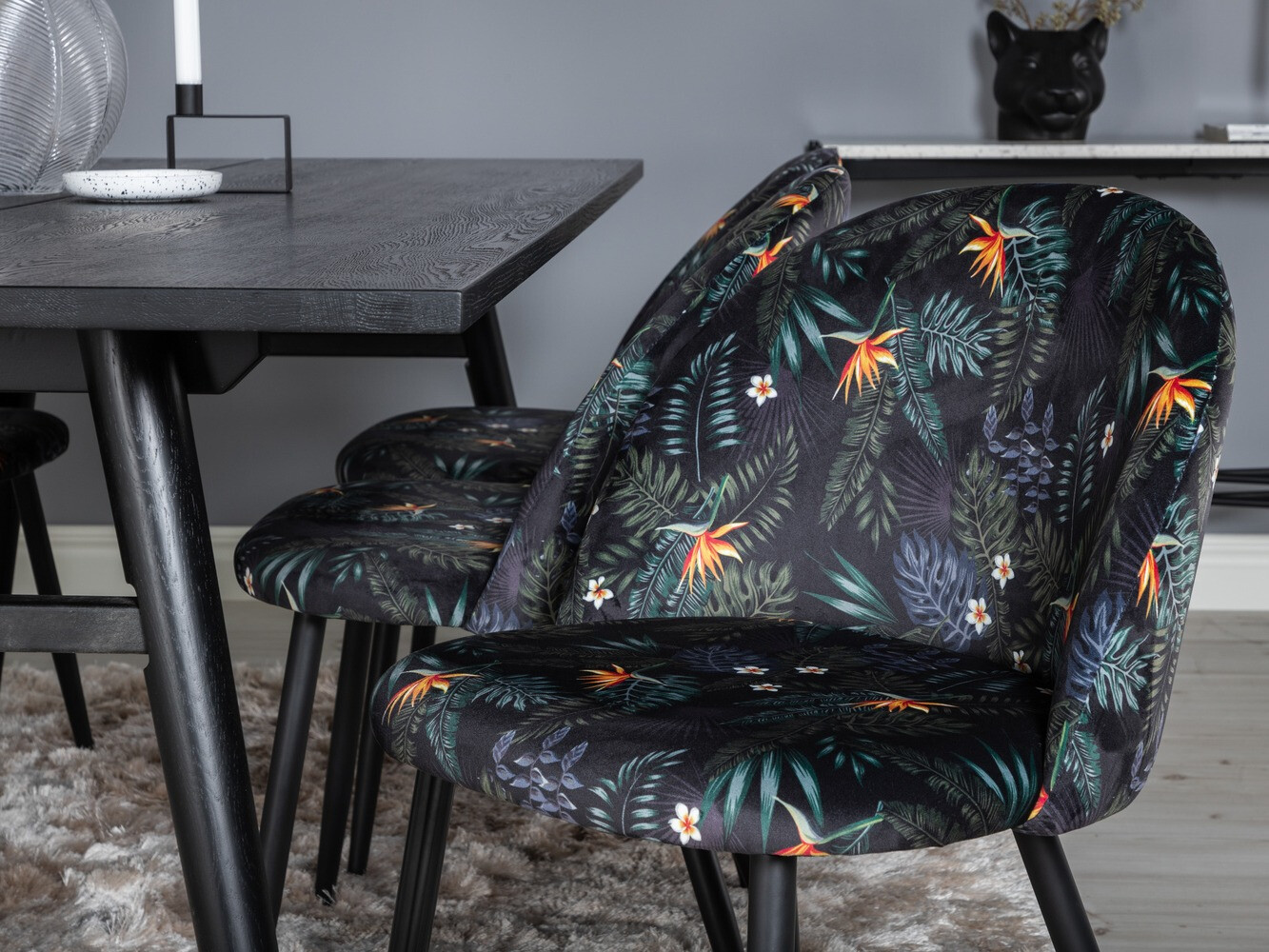 Conjunto de comedor Dallas 1676 (Patrón floral + Negro)