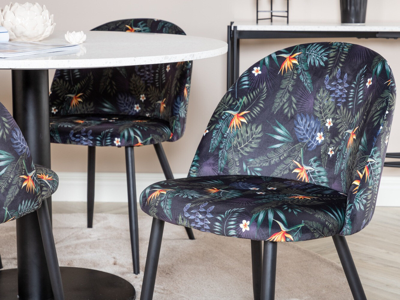 Conjunto de comedor Dallas 1107 (Patrón floral + Negro)