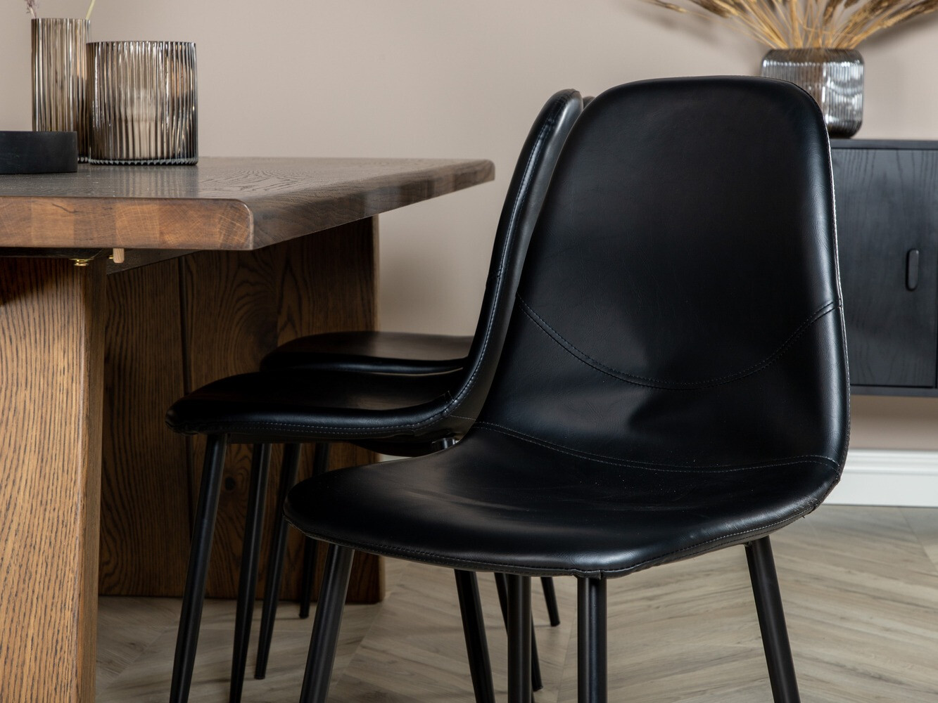 Conjunto de comedor Dallas 1841 (Roble oscuro + Negro)