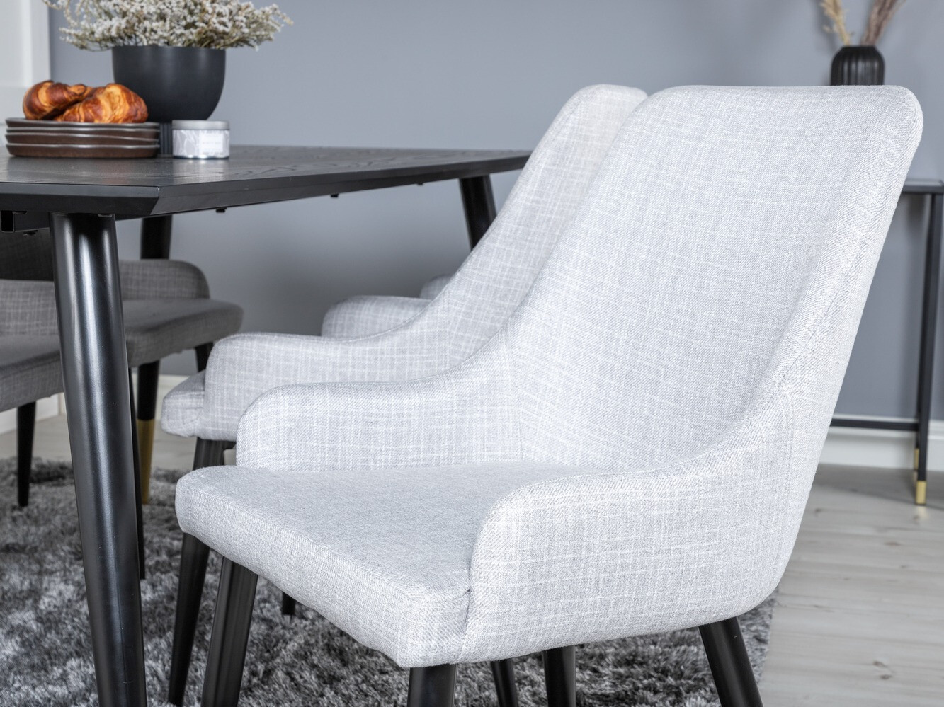 Conjunto de mesas y sillas para comedor Dallas 2599 (Negro + Latón)
