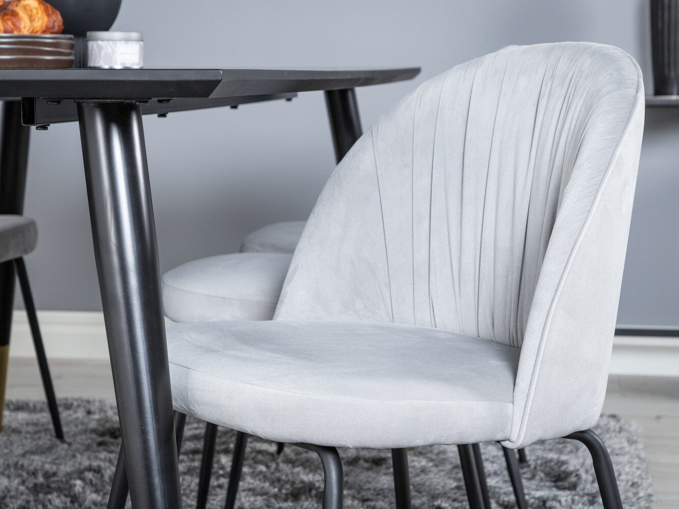 Conjunto de mesas y sillas para comedor Dallas 2600 (Negro + Latón)
