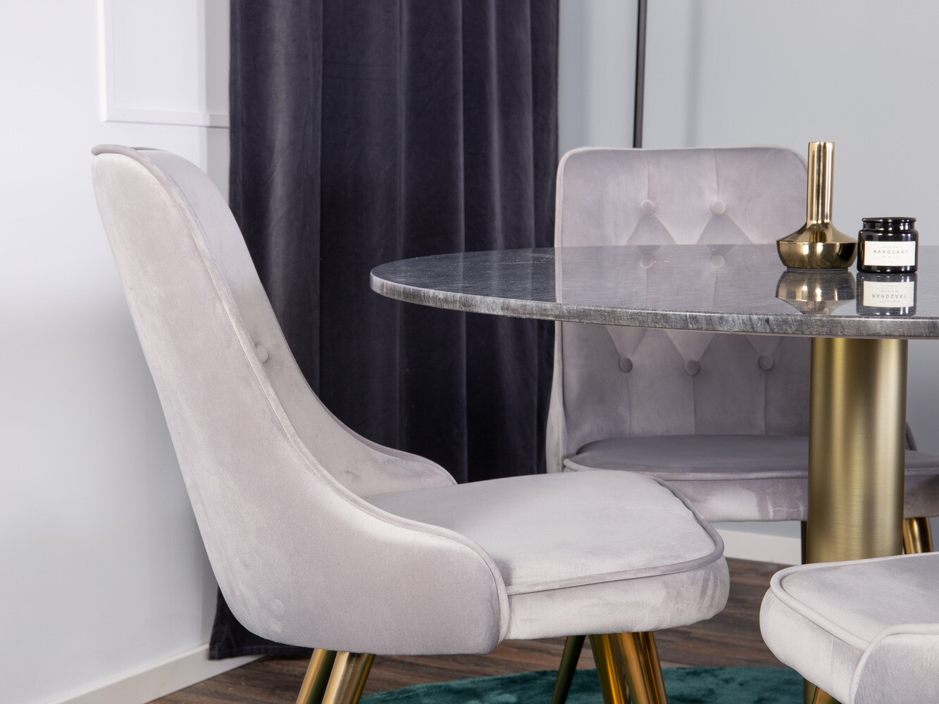 Conjunto de mesas y sillas para comedor Dallas 370 (Gris + Latón)