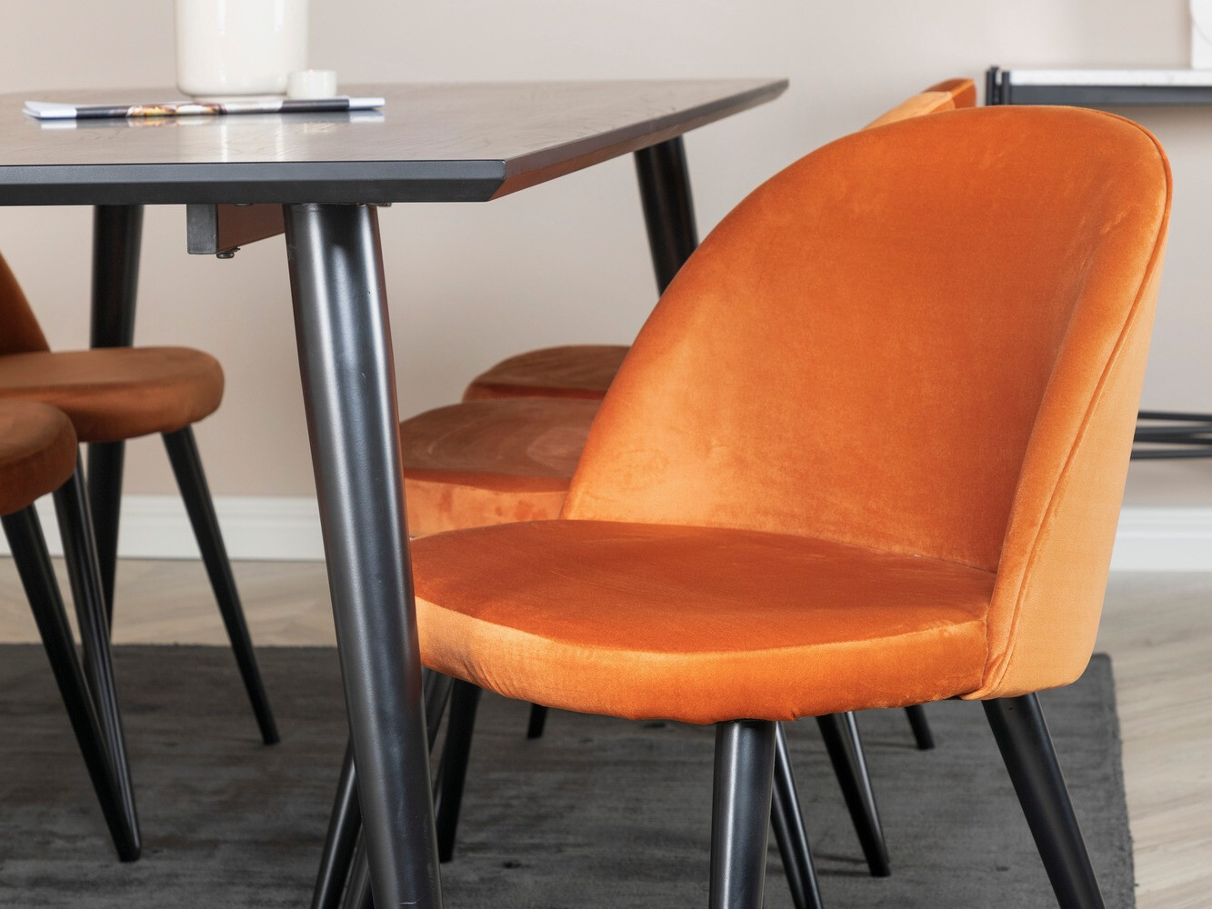 Conjunto de mesas y sillas para comedor Dallas 1335 (Naranja + Negro)