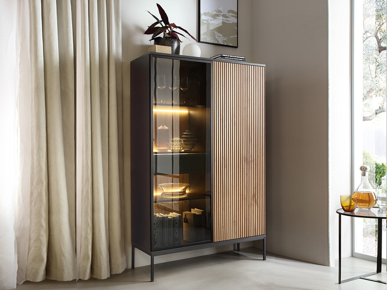 Estantería Soferi 112 (Negro + Roble wotan)