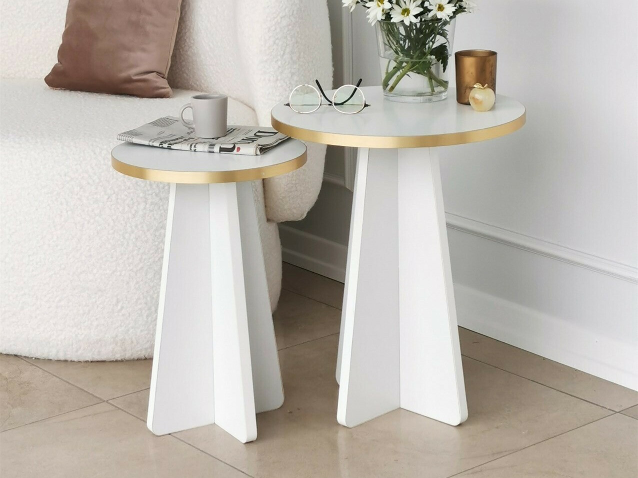 Conjunto de mesas Kailua 1858 (Blanco + Dorado)