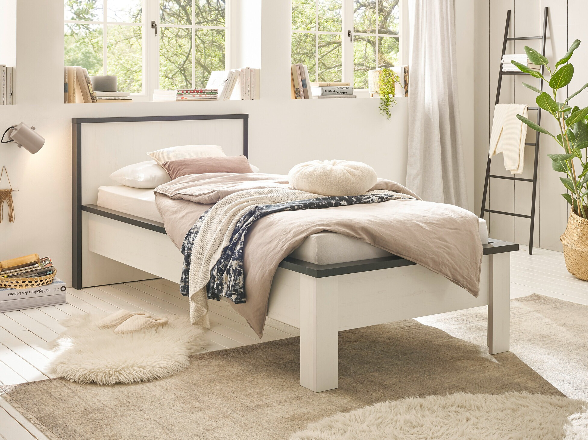 Cama Cirtale 109 (Pino blanqueado + Antracita)