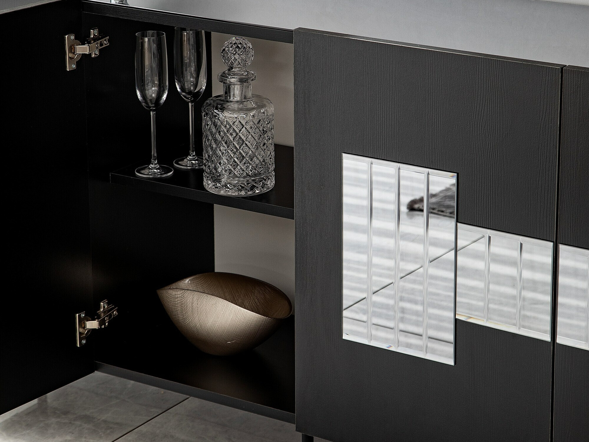 Aparador Kailua 2202 (Negro + plata)