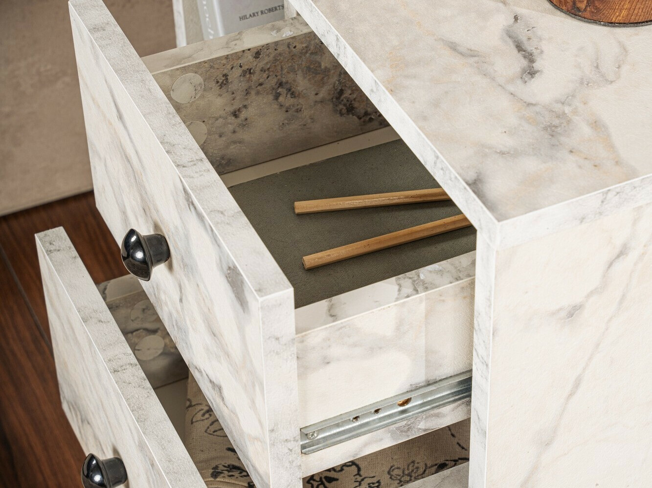 Mesilla de noche Novato 109 (Mármol blanco + Dorado)