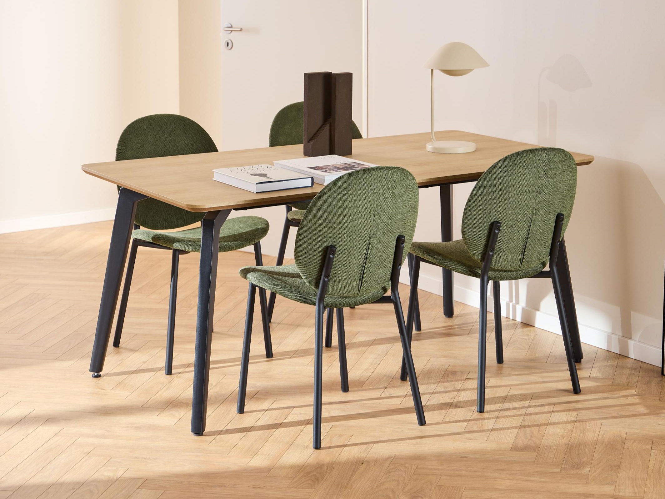 Conjunto de mesas y sillas para comedor Norsica 1028